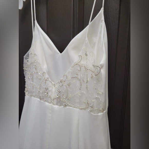 David's Bridal Spg Crepe Aline with beads - Picture 3 of 5